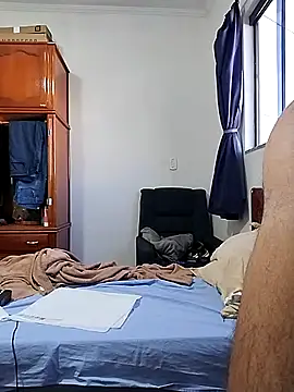 Snapshot of SAFADINHO-25 chatting on 11-12-25, 10:19 SAFADINHO-25 online show from 11-12-25, 10:19