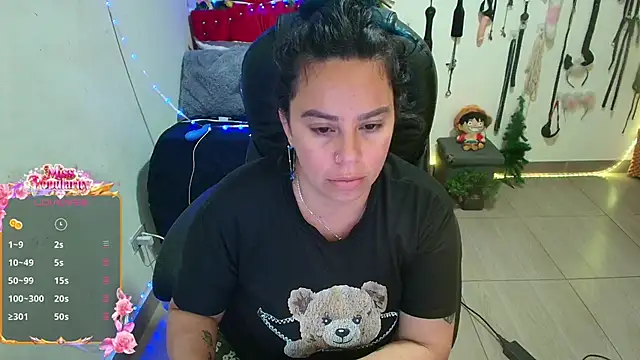 Snapshot of elektra_32 chatting on 06-17-26, 12:00 elektra 32 online show from 06-17-26, 12:00