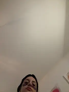 Prettylilgirll online show from 04-23-26, 11:27