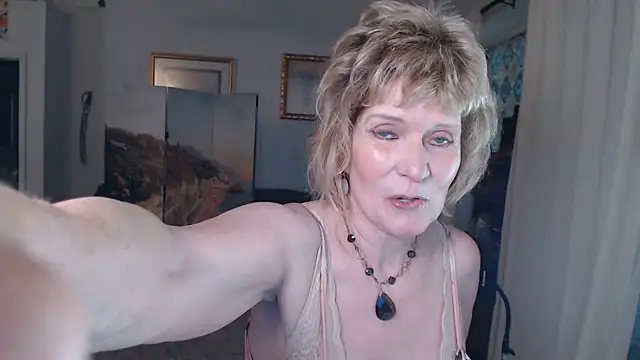 Snapshot of SindeeDix chatting on 05-31-26, 12:22 SindeeDix online show from 05-31-26, 12:22