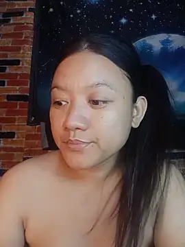 Snapshot of Urchanel chatting on 05-17-26, 01:11 Urchanel online show from 05-17-26, 01:11