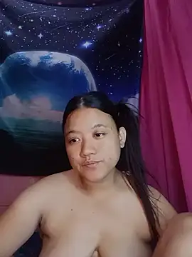 Snapshot of Urchanel chatting on 07-25-26, 11:22 Urchanel online show from 07-25-26, 11:22
