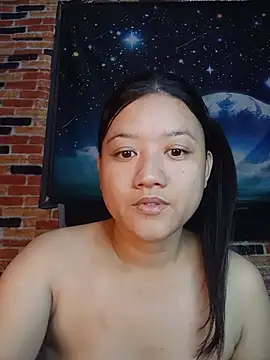 Snapshot of Urchanel chatting on 05-15-26, 12:19 Urchanel online show from 05-15-26, 12:19