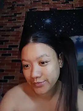 Snapshot of Urchanel chatting on 05-24-26, 10:42 Urchanel online show from 05-24-26, 10:42