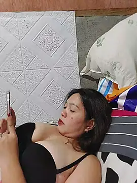 Snapshot of MissKitty31 chatting on 05-19-26, 01:40 MissKitty31 online show from 05-19-26, 01:40