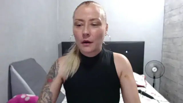 Snapshot of cataanderson_ chatting on 07-29-26, 05:45 cataanderson online show from 07-29-26, 05:45