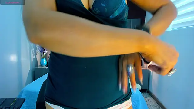 Snapshot of moxa_hot chatting on 10-28-25, 02:27 moxa hot online show from 10-28-25, 02:27