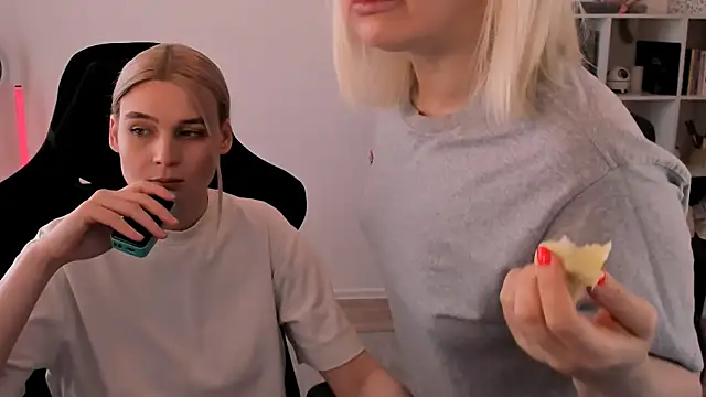 hotblonds online show from 03-10-25, 10:18