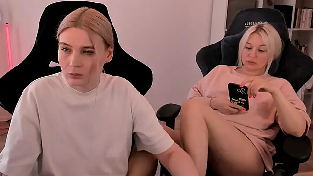 hotblonds online show from 03-08-25, 10:00