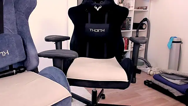 hotblonds online show from 01-11-26, 11:28