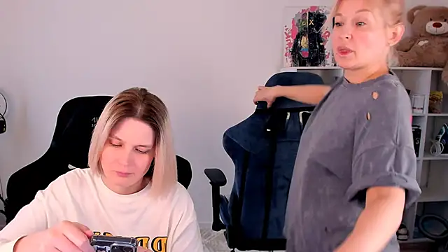 hotblonds online show from 03-19-26, 11:43