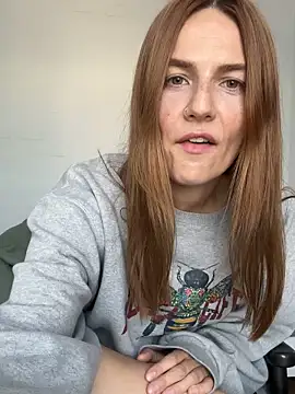 Snapshot of BritneyHall chatting on 05-27-26, 10:11 BritneyHall online show from 05-27-26, 10:11