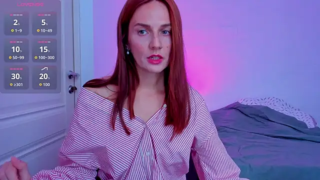 Snapshot of BritneyHall chatting on 10-01-25, 09:36 BritneyHall online show from 10-01-25, 09:36