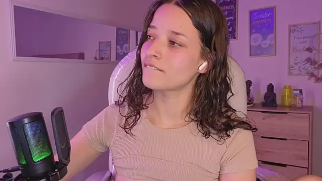 Snapshot of Amaia_Daniells chatting on 10-13-25, 04:03 Amaia Daniells online show from 10-13-25, 04:03