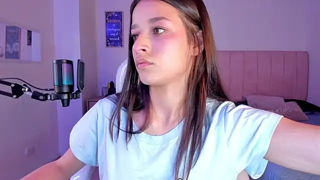 Snapshot of Amaia_Daniells chatting on 02-24-25, 03:23 Amaia Daniells online show from 02-24-25, 03:23