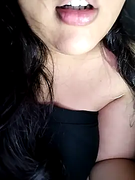 Snapshot of Annerae chatting on 05-10-26, 05:04 Annerae online show from 05-10-26, 05:04