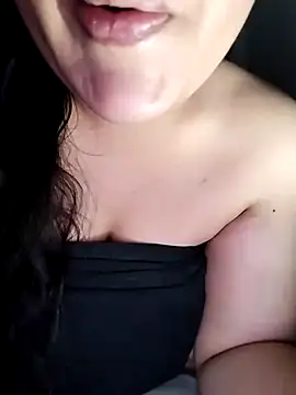 Snapshot of Annerae chatting on 04-19-26, 03:35 Annerae online show from 04-19-26, 03:35