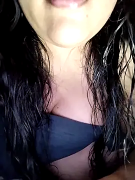 Snapshot of Annerae chatting on 06-23-26, 01:25 Annerae online show from 06-23-26, 01:25