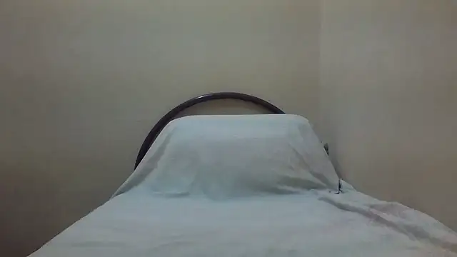 Snapshot of Annerae chatting on 01-22-25, 03:18 Annerae online show from 01-22-25, 03:18