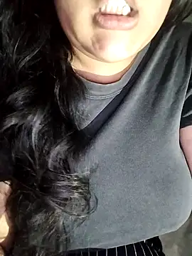 Snapshot of Annerae chatting on 10-25-25, 04:07 Annerae online show from 10-25-25, 04:07