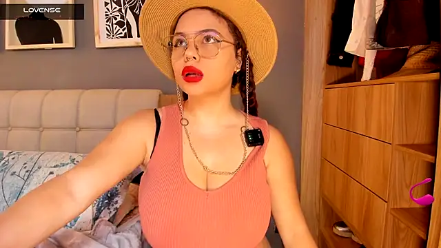 Snapshot of Ash_milk chatting on 06-17-26, 01:32 Ash milk online show from 06-17-26, 01:32