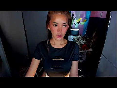 QuiinMollyXxX online show from 06-19-26, 01:22