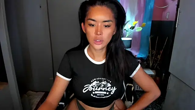 Snapshot of QuiinMollyXxX chatting on 04-26-26, 01:58 QuiinMollyXxX online show from 04-26-26, 01:58