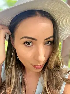 Snapshot of YOUR-KARINA chatting on 05-08-26, 03:43 YOUR-KARINA online show from 05-08-26, 03:43