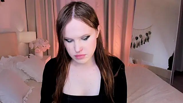 EffieMinki online show from 06-18-26, 10:04