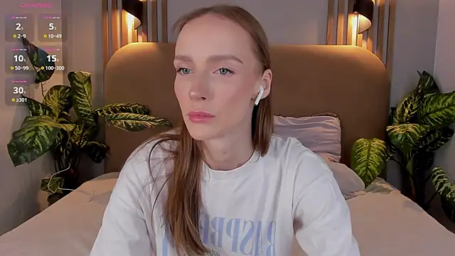 Kira Quinn online show from 11-11-25, 06:52