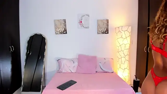 SarahCinnamon- online show from 04-01-26, 08:17