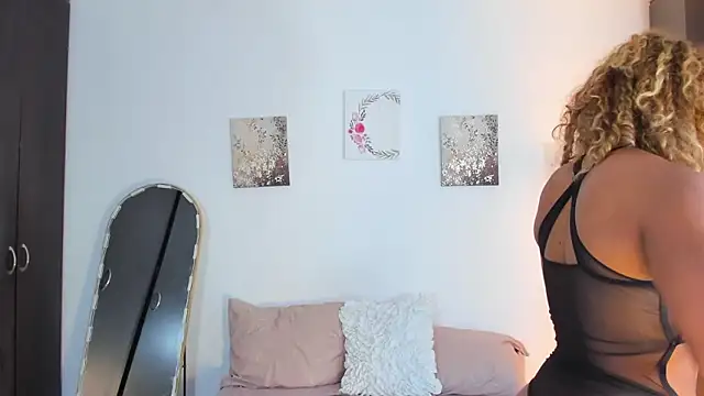 SarahCinnamon- online show from 03-18-26, 07:59