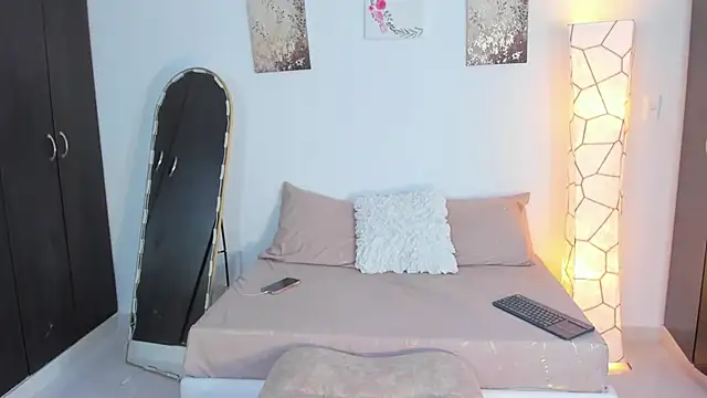 SarahCinnamon- online show from 03-19-26, 08:09