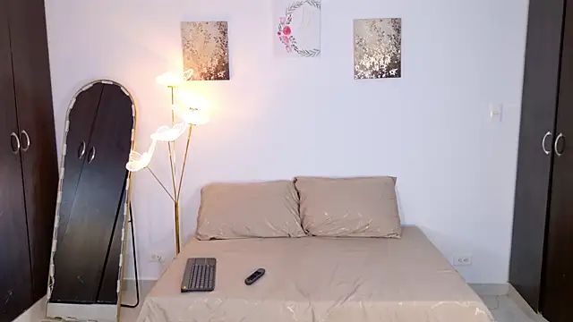 SarahCinnamon- online show from 04-16-26, 09:39