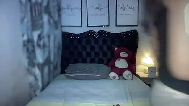 Snapshot of Miss_Deliciousness chatting on 06-03-26, 04:23 Miss Deliciousness online show from 06-03-26, 04:23