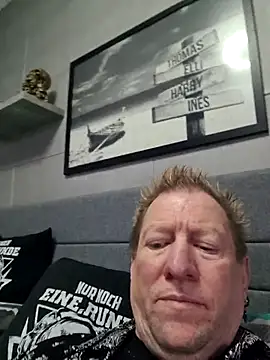 tomtom111111 online show from 03-28-26, 02:51