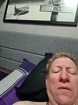 tomtom111111 online show from 03-10-26, 07:29