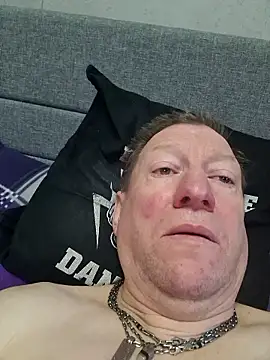 tomtom111111 online show from 01-11-26, 10:00