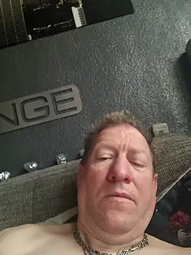 tomtom111111 online show from 11-04-25, 01:37