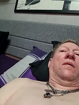 tomtom111111 online show from 03-09-26, 06:55