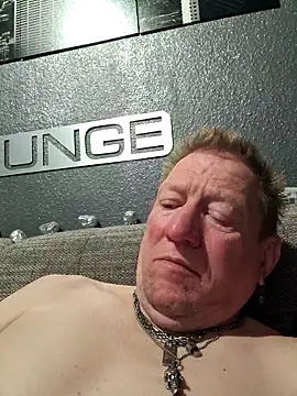 tomtom111111 online show from 03-13-26, 07:41