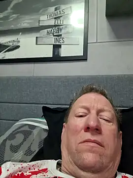 tomtom111111 online show from 04-12-26, 03:15