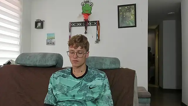 Snapshot of A_sexy_couple__ chatting on 09-19-25, 07:07 A sexy couple   online show from 09-19-25, 07:07