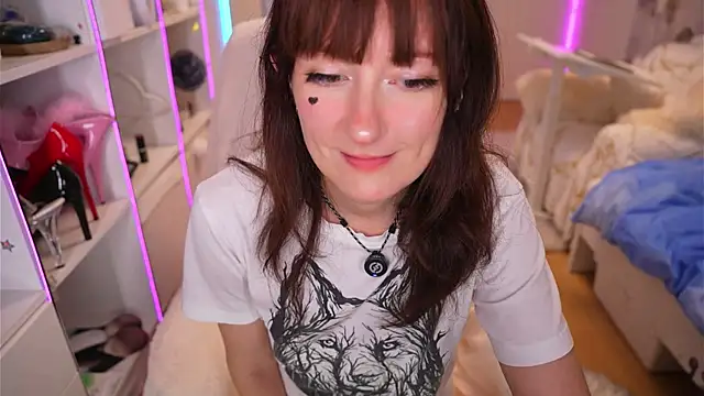 Snapshot of Cissy_Glitter chatting on 05-09-26, 06:33 Cissy Glitter online show from 05-09-26, 06:33