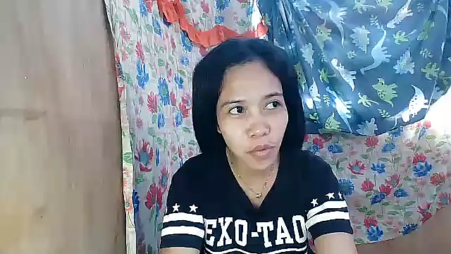 Snapshot of PinaySkinnyGirl chatting on 02-21-26, 12:12 PinaySkinnyGirl online show from 02-21-26, 12:12