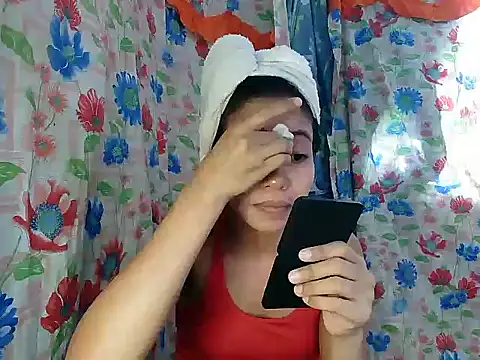 Snapshot of PinaySkinnyGirl chatting on 02-13-26, 01:27 PinaySkinnyGirl online show from 02-13-26, 01:27