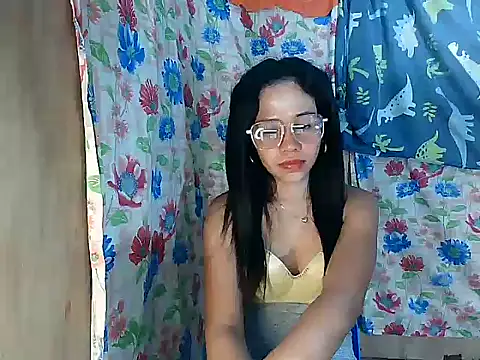 Snapshot of PinaySkinnyGirl chatting on 02-24-26, 09:26 PinaySkinnyGirl online show from 02-24-26, 09:26