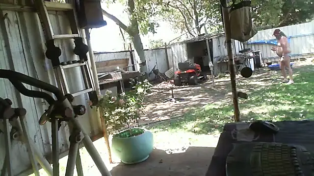 herbie010666 online show from 10-22-25, 03:39