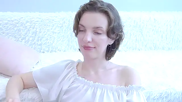 Snapshot of Beauty_Alex chatting on 05-08-26, 03:32 Beauty Alex online show from 05-08-26, 03:32