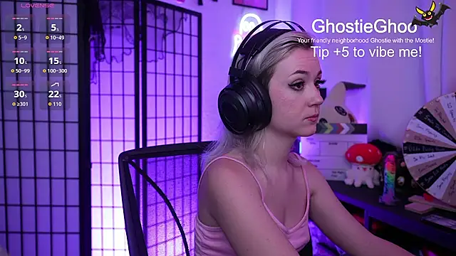 Snapshot of GhostieGhoo chatting on 06-12-26, 07:33 GhostieGhoo online show from 06-12-26, 07:33